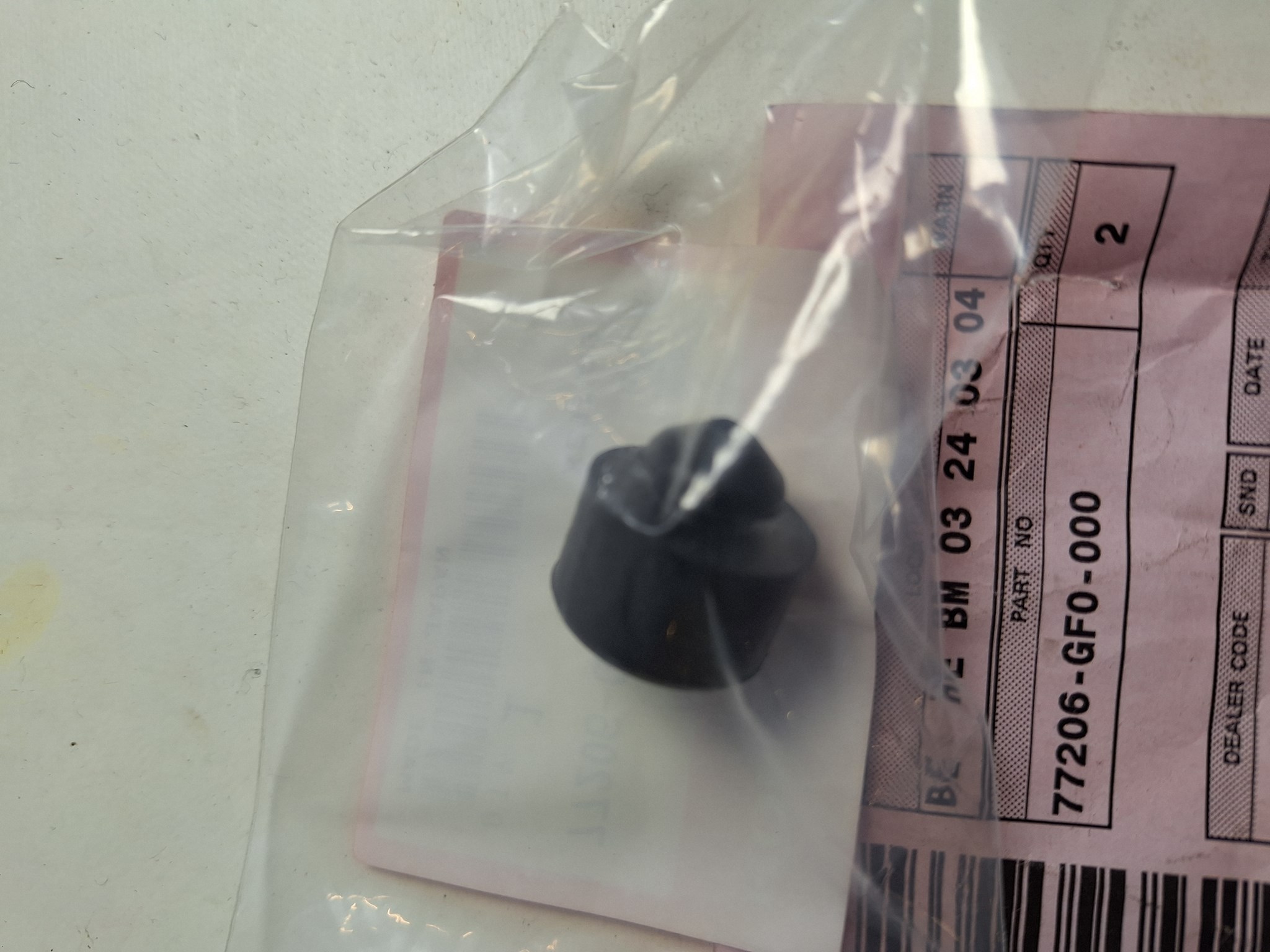 Picture of GUMMI, SITZPOLSTER  77206-GF0-000  NP 50 MC